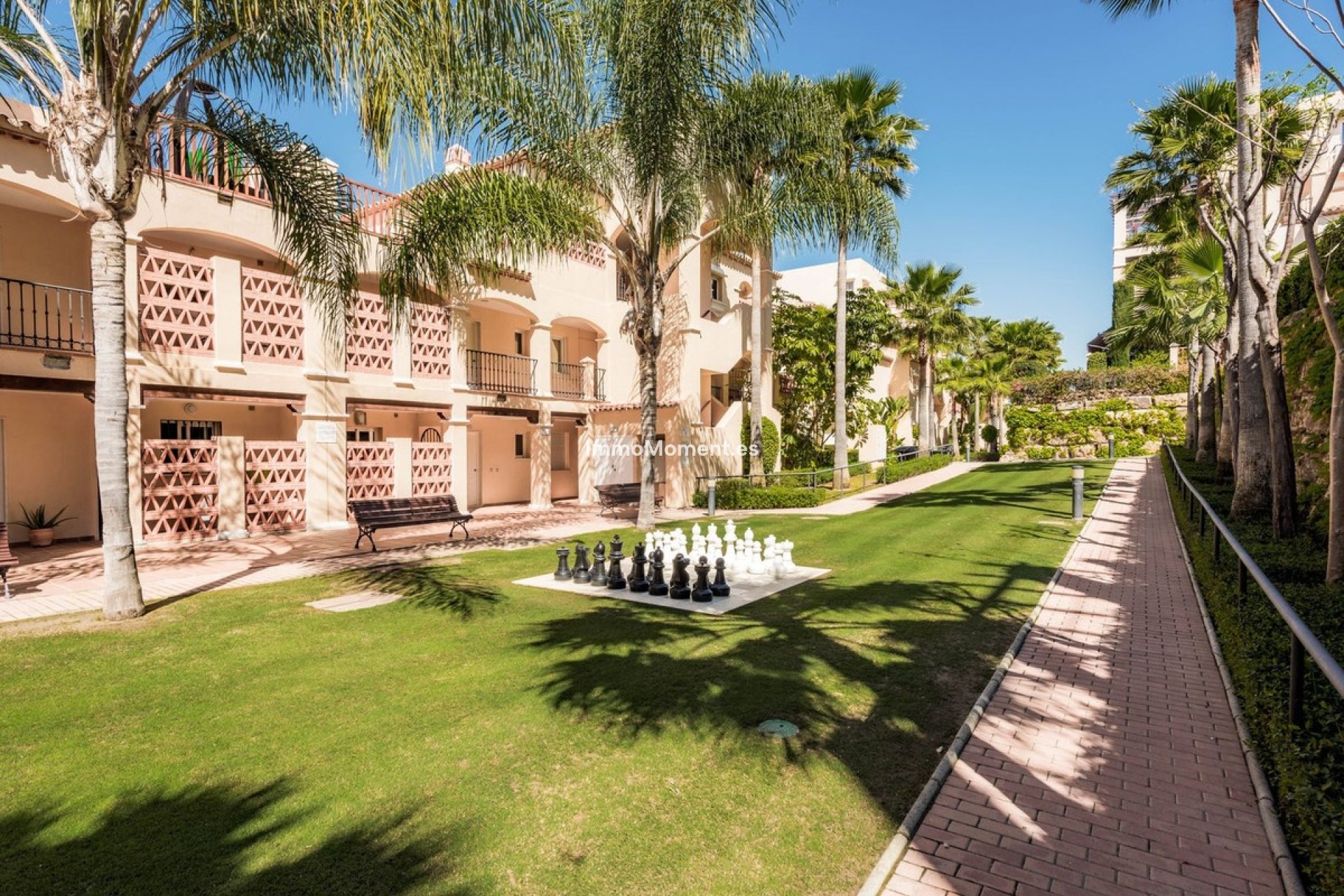 Resale - Apartment - Estepona - Atalaya