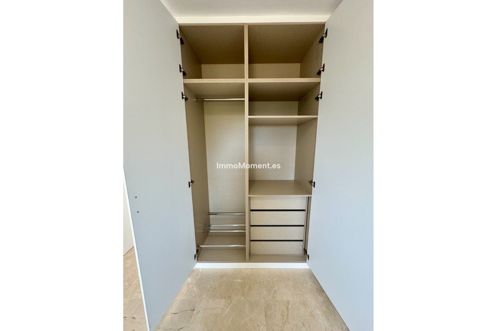 Resale - Apartment - Estepona - Atalaya