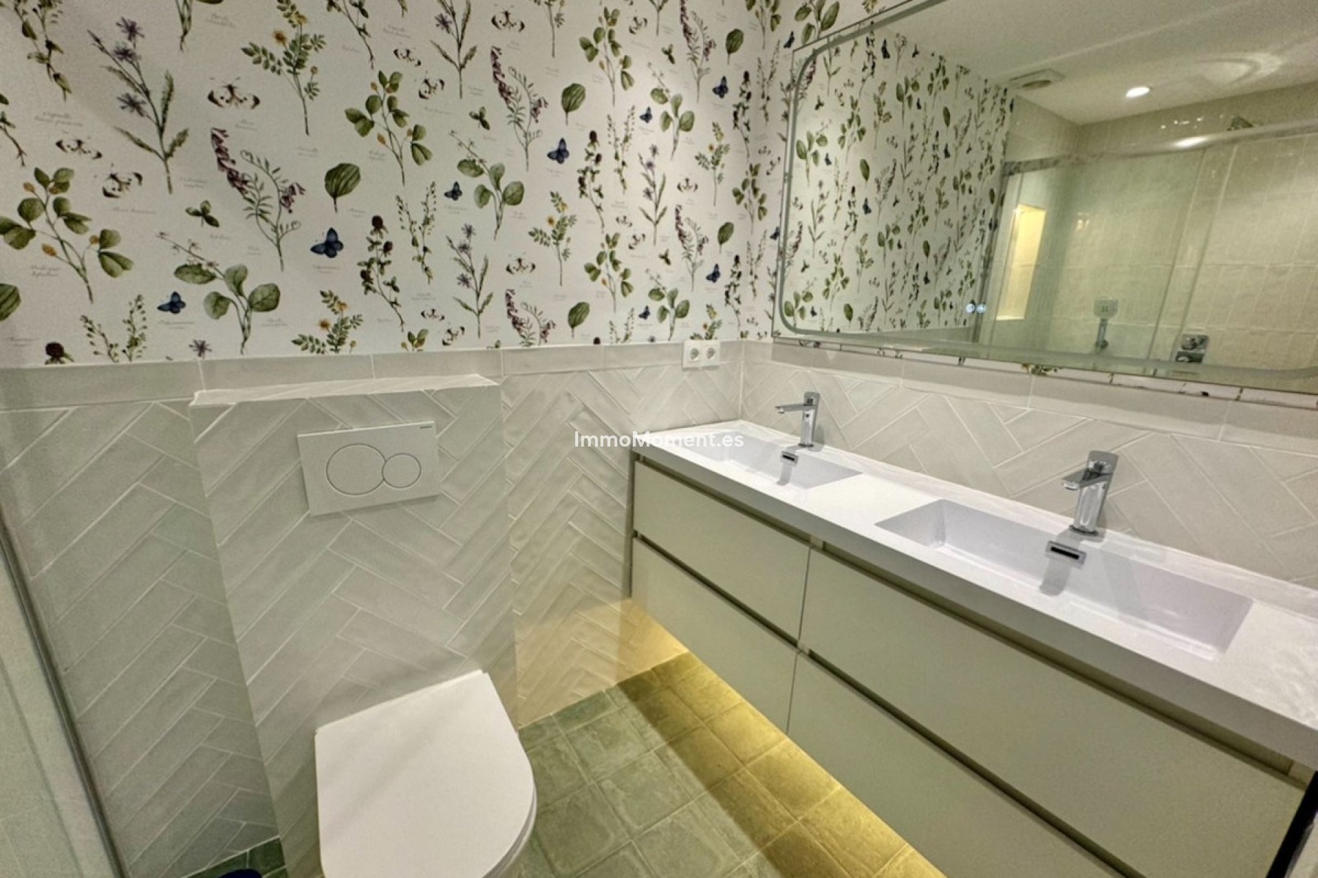 Resale - Apartment - Estepona - Atalaya
