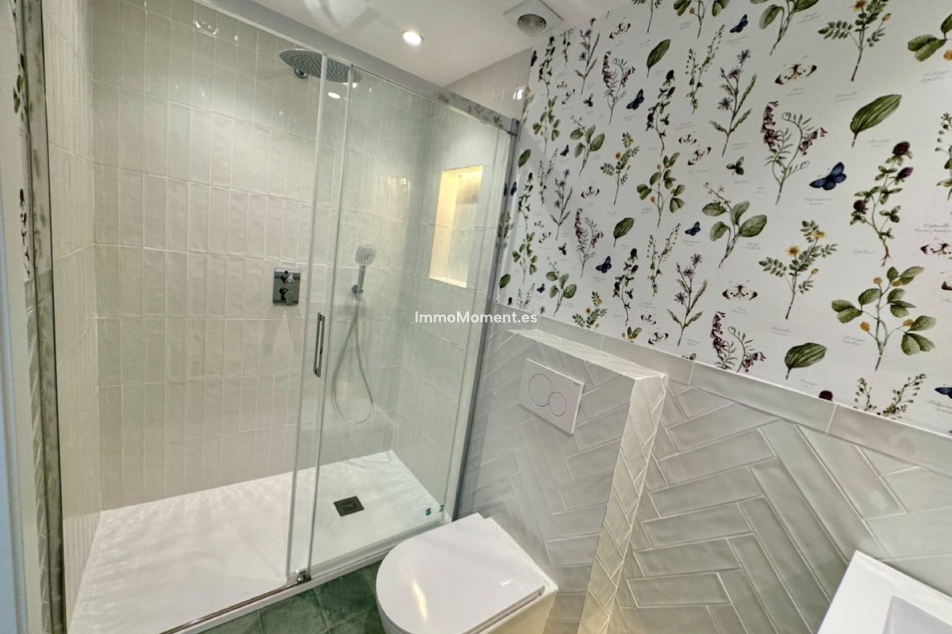 Resale - Apartment - Estepona - Atalaya