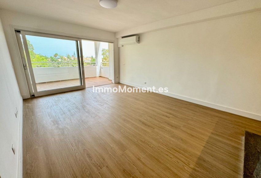 Resale - Apartment - Estepona - Atalaya