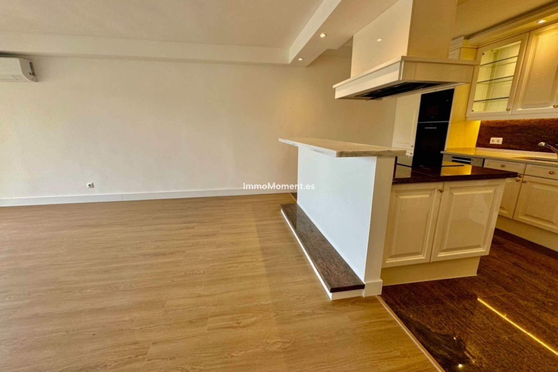 Resale - Apartment - Estepona - Atalaya