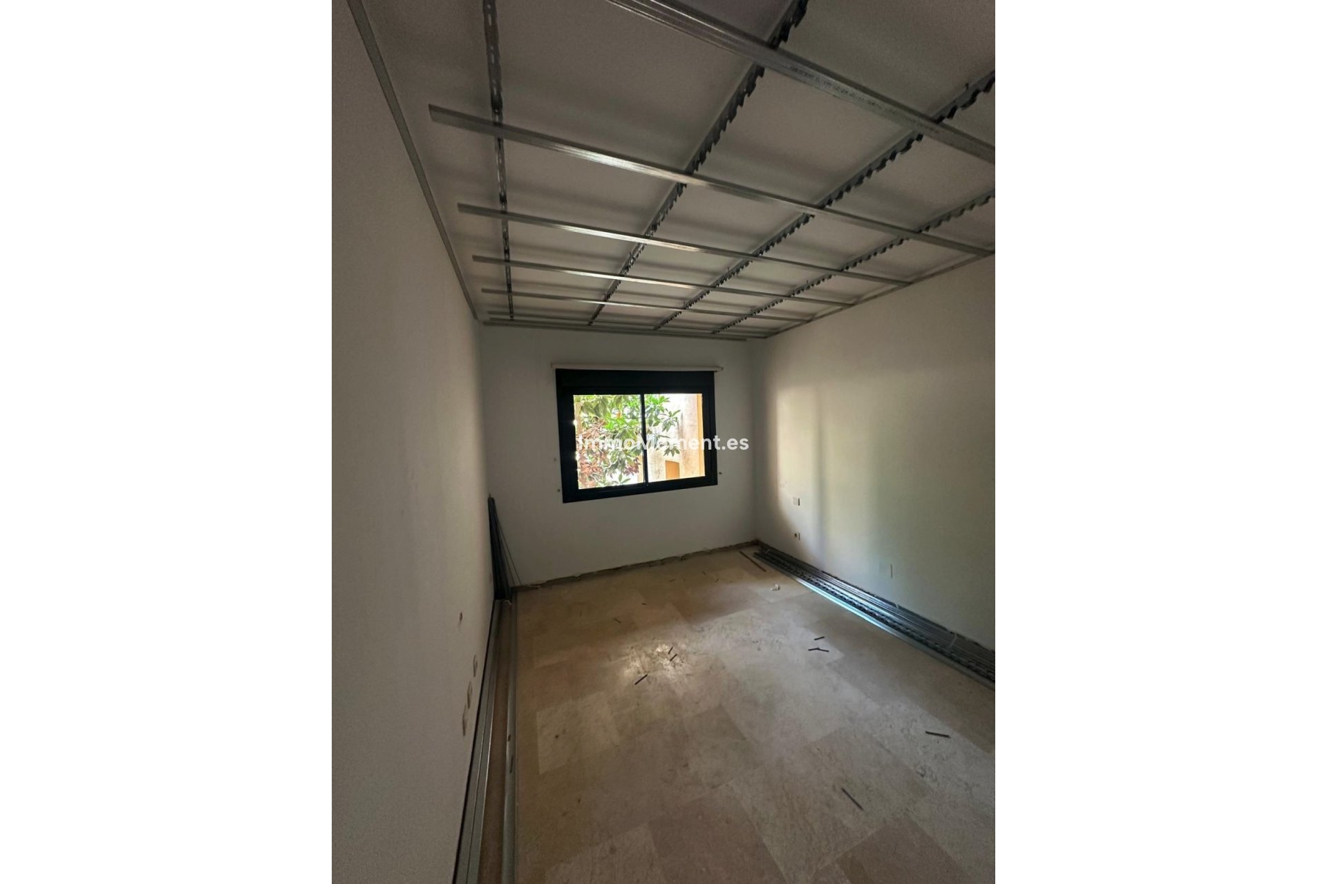 Resale - Apartment - Estepona - Benamara