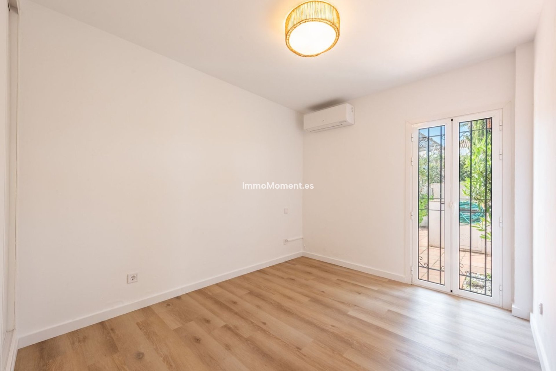Resale - Apartment - Estepona - Benamara