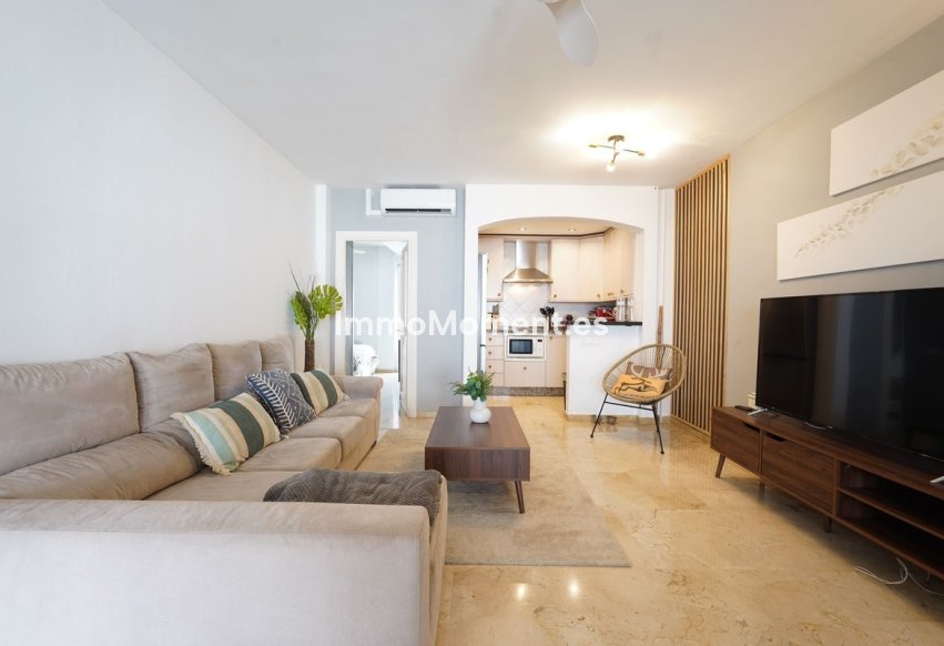 Resale - Apartment - Estepona - Benamara