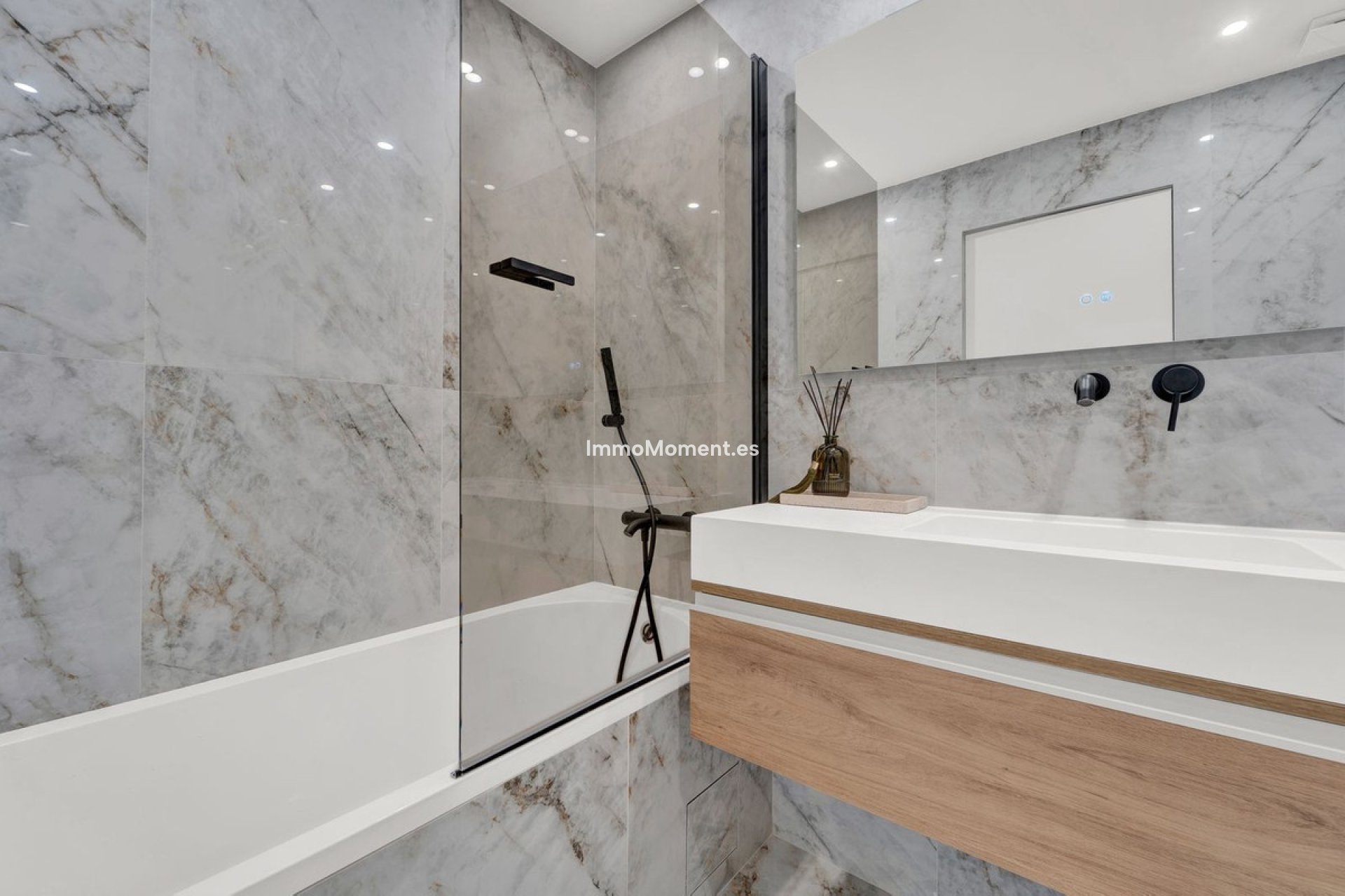 Resale - Apartment - Estepona - Cancelada