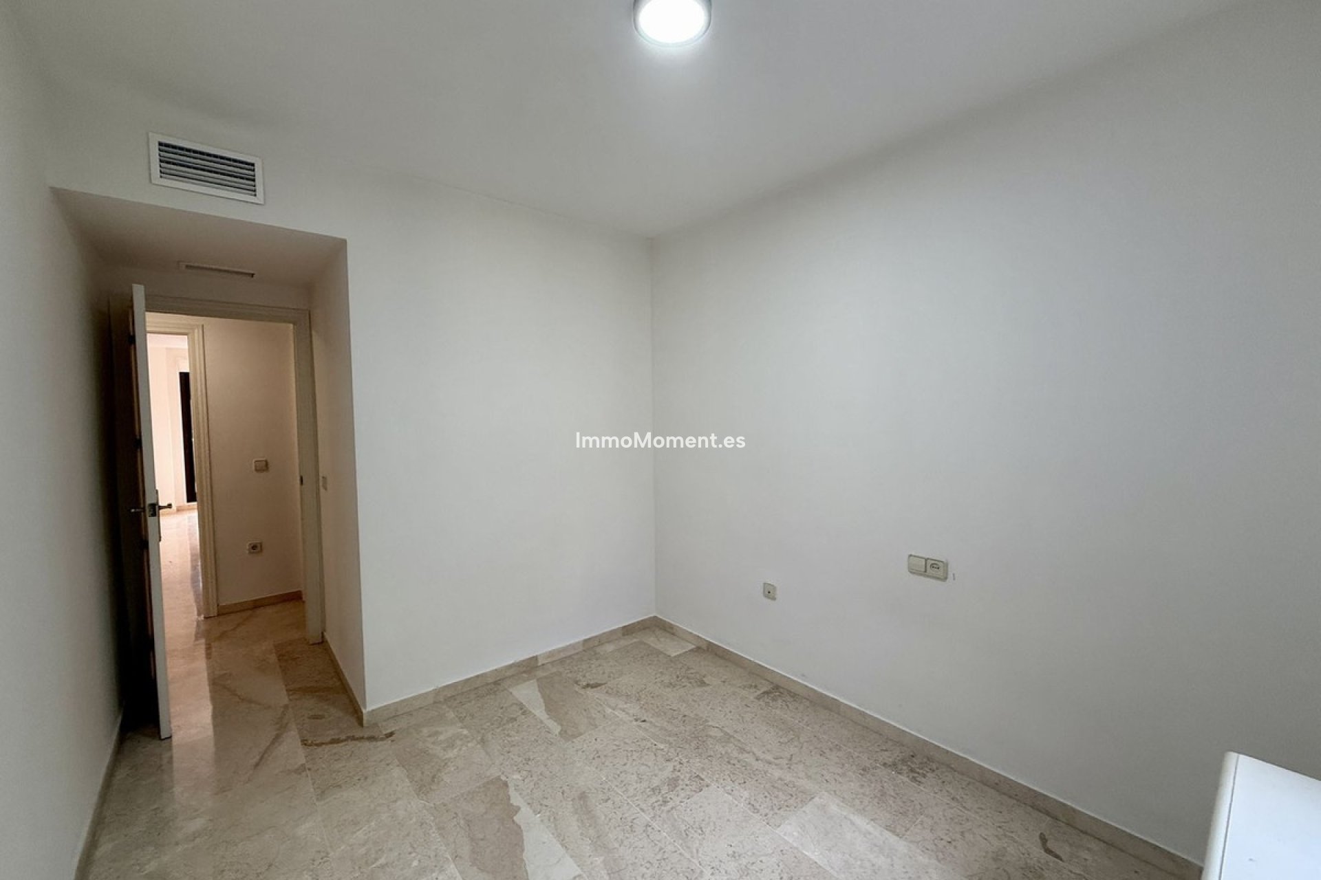 Resale - Apartment - Estepona - Cancelada