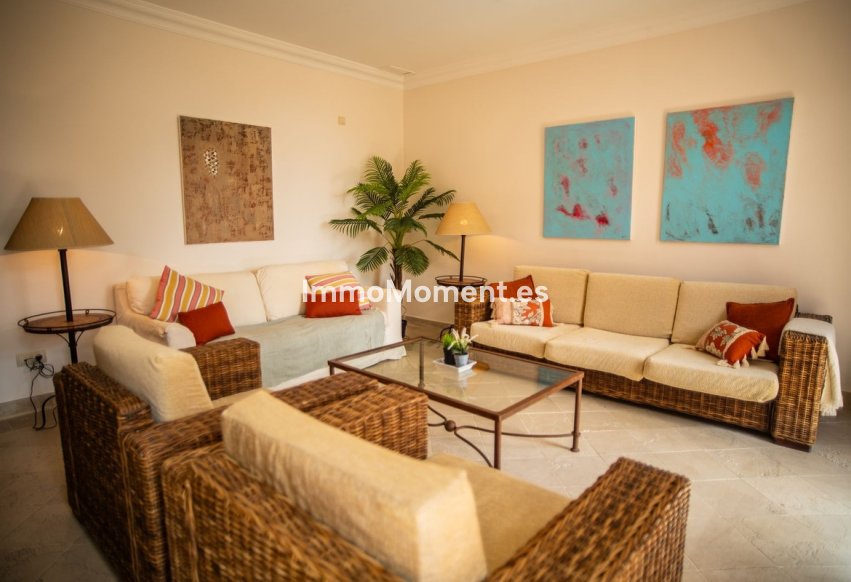 Resale - Apartment - Estepona - Cancelada