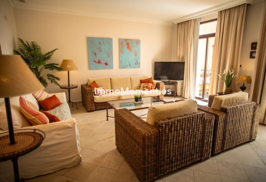 Resale - Apartment - Estepona - Cancelada