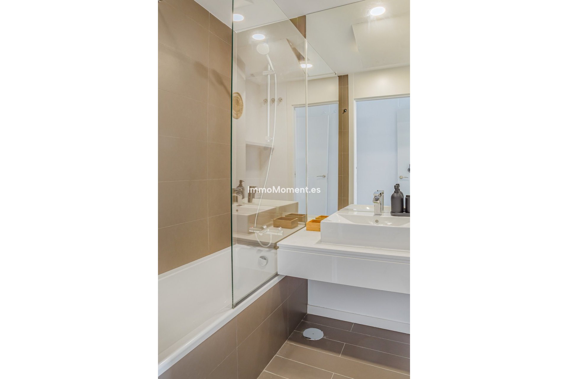 Resale - Apartment - Estepona - Cancelada