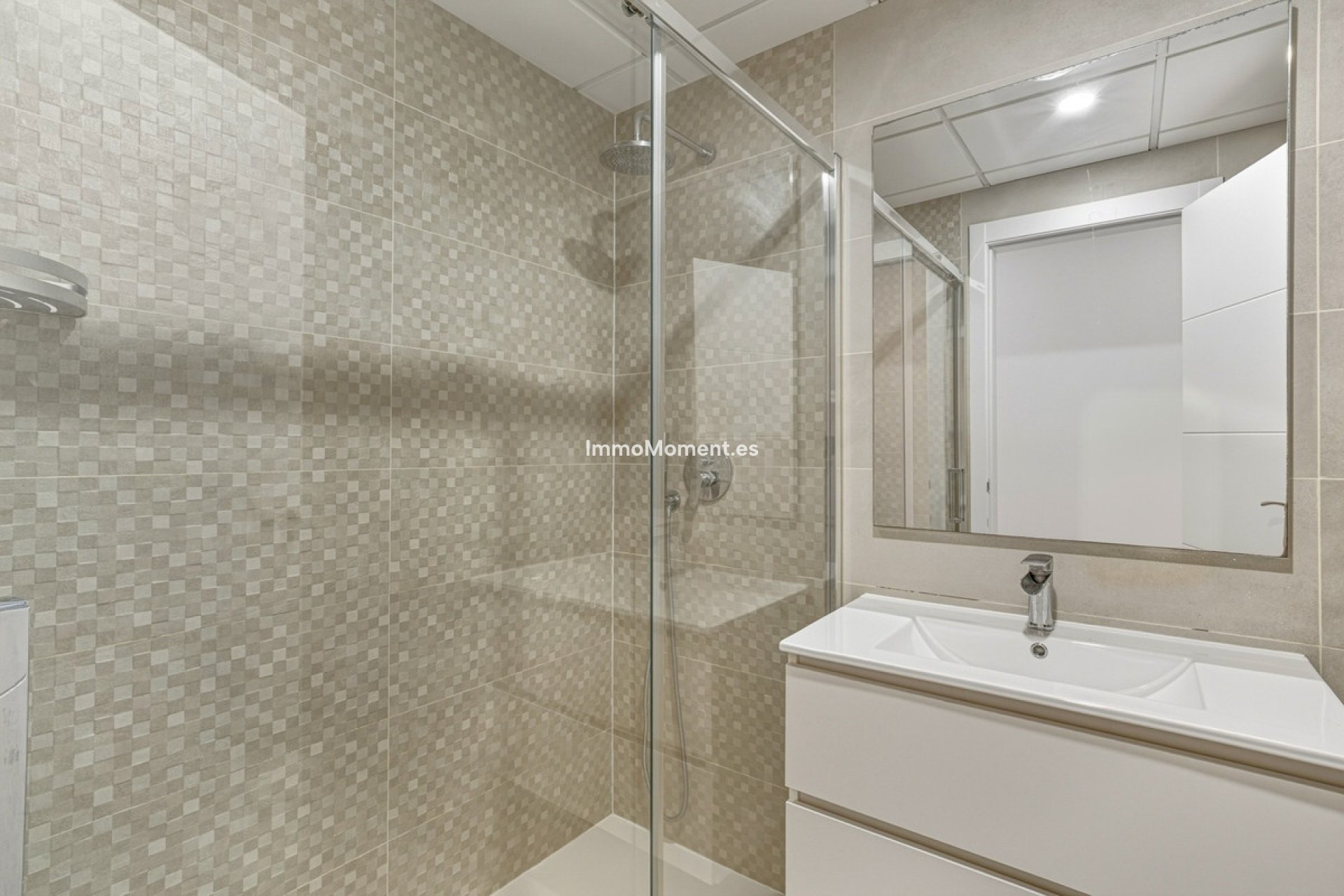 Resale - Apartment - Estepona - Cancelada
