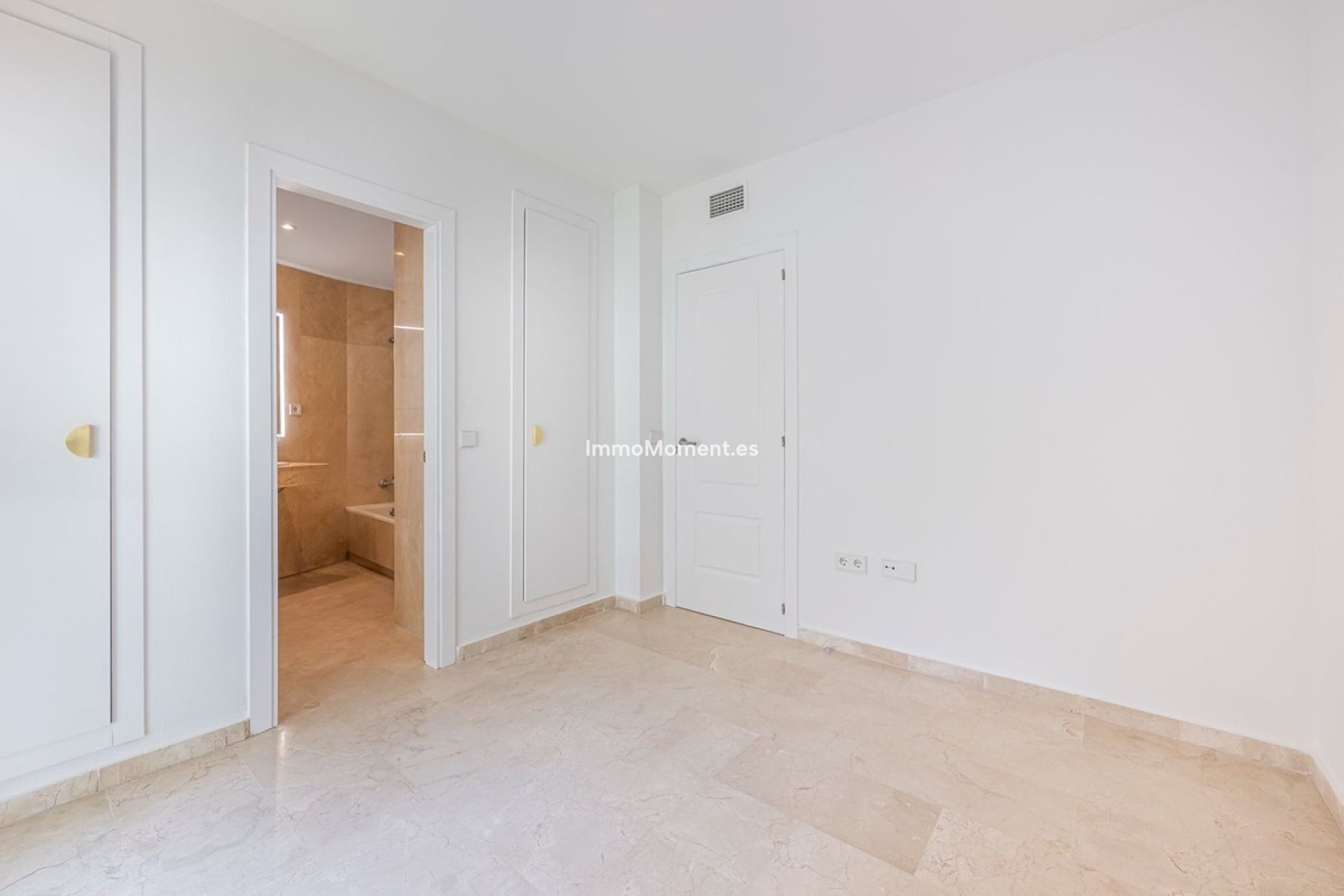 Resale - Apartment - Estepona - Cancelada