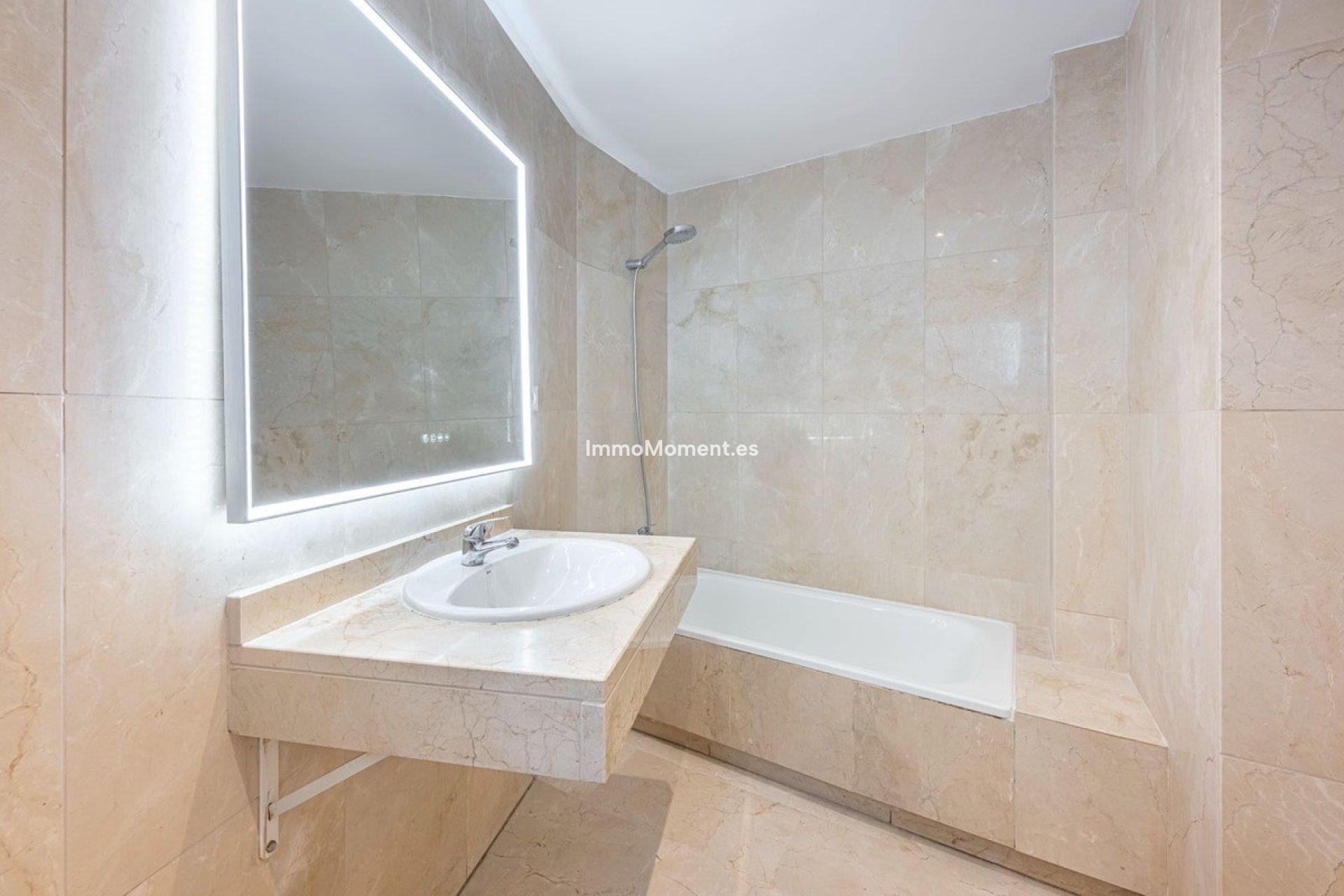 Resale - Apartment - Estepona - Cancelada