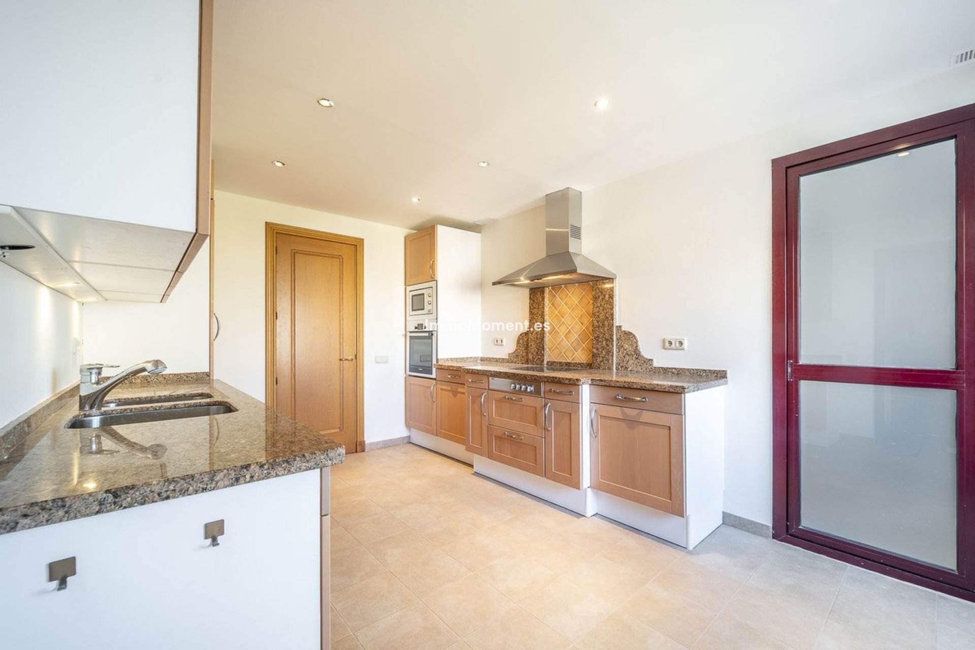 Resale - Apartment - Estepona - Costalita