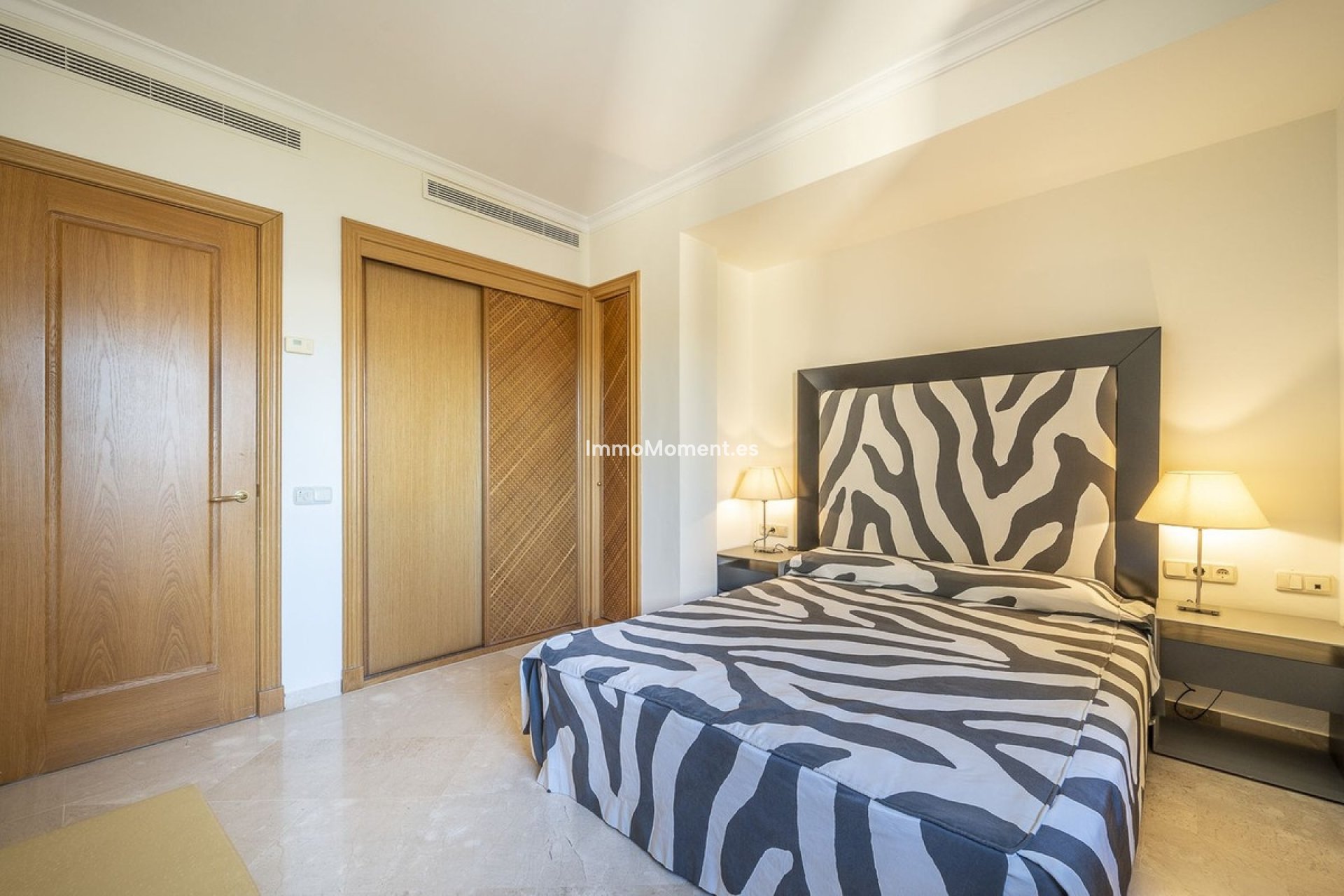 Resale - Apartment - Estepona - Costalita