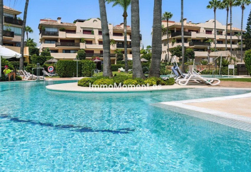 Resale - Apartment - Estepona - Costalita