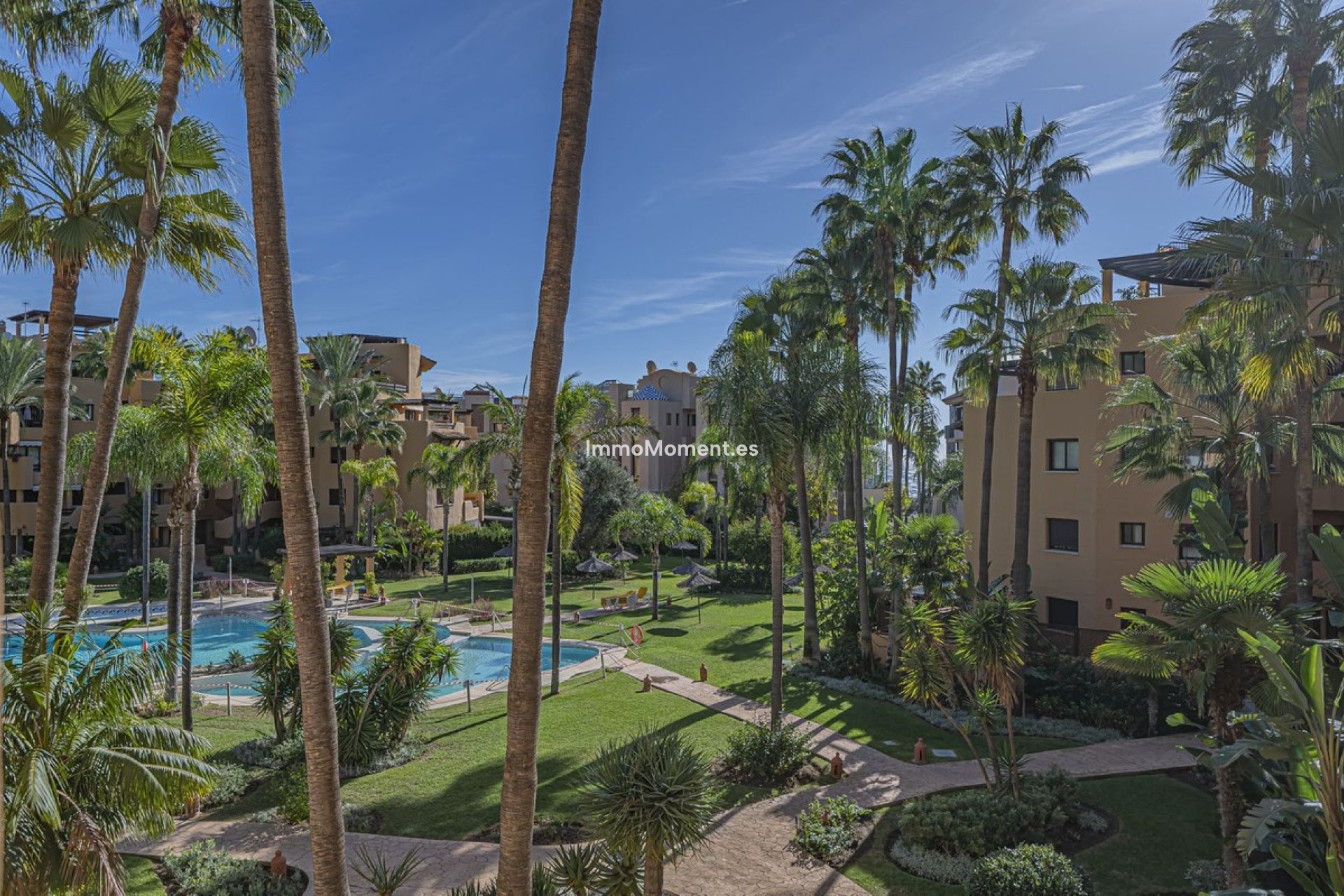 Resale - Apartment - Estepona - Costalita