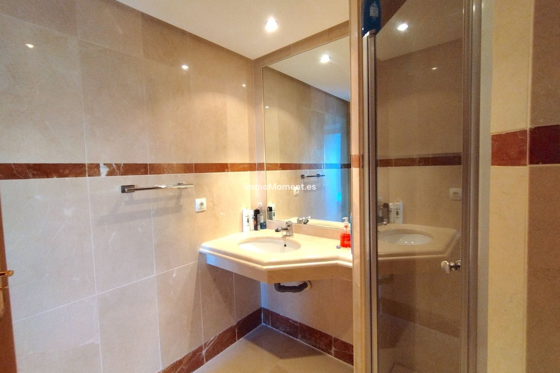 Resale - Apartment - Estepona - Costalita