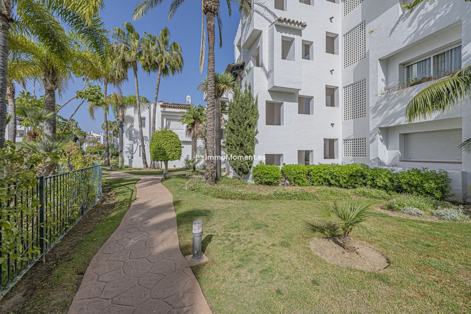 Resale - Apartment - Estepona - Costalita