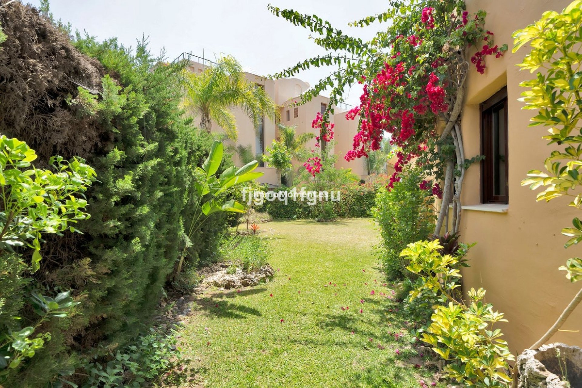 Resale - Apartment - Estepona - Costalita