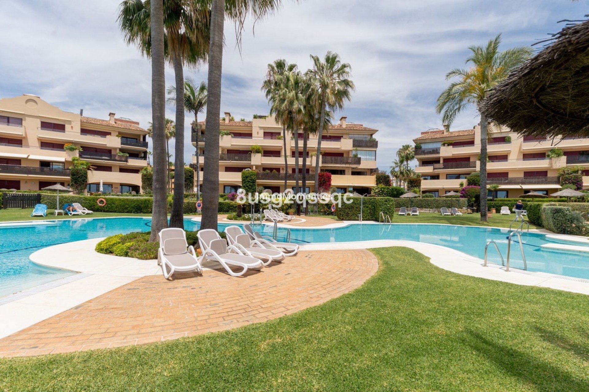 Resale - Apartment - Estepona - Costalita