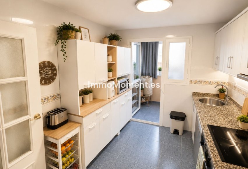 Resale - Apartment - Estepona - Estepona Centro