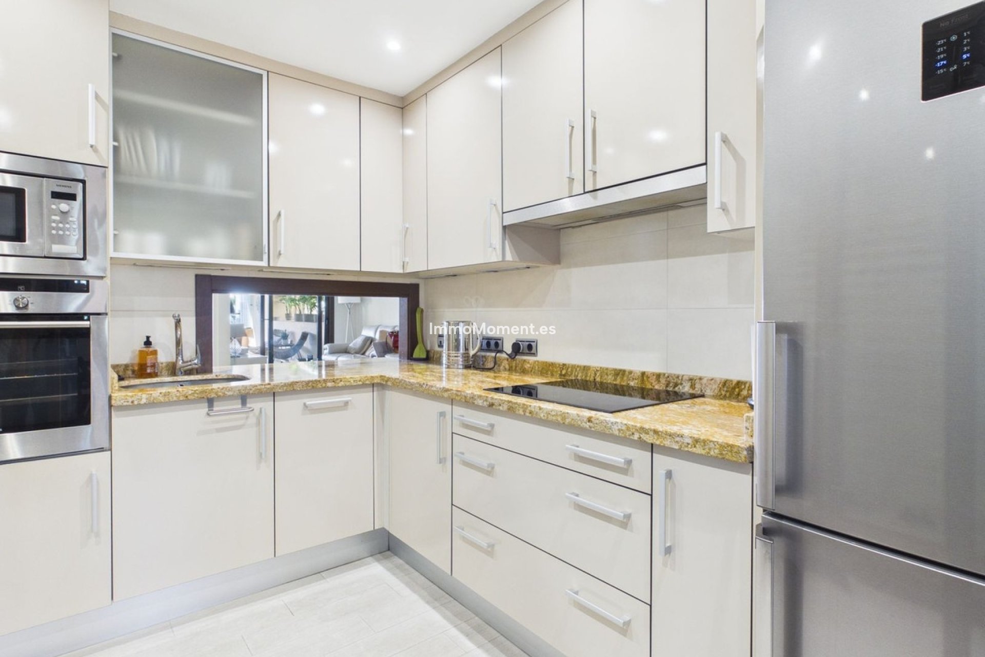 Resale - Apartment - Estepona - Estepona Centro