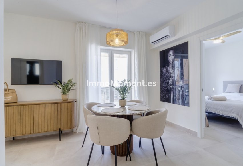 Resale - Apartment - Estepona - Estepona Centro