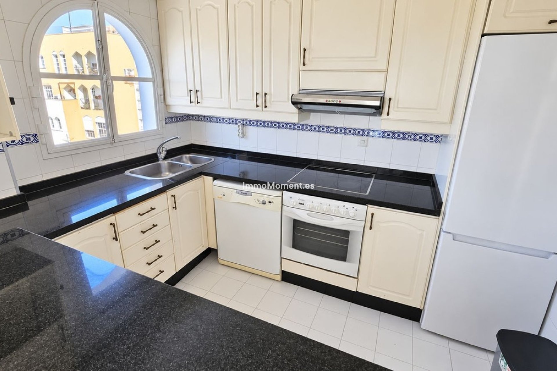 Resale - Apartment - Estepona - Estepona Centro