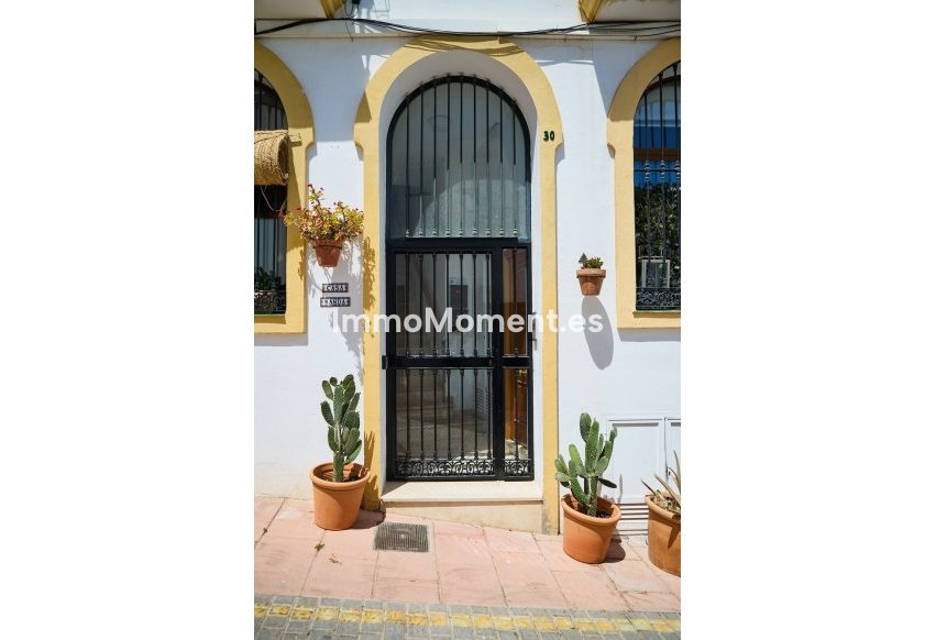 Resale - Apartment - Estepona - Estepona Centro