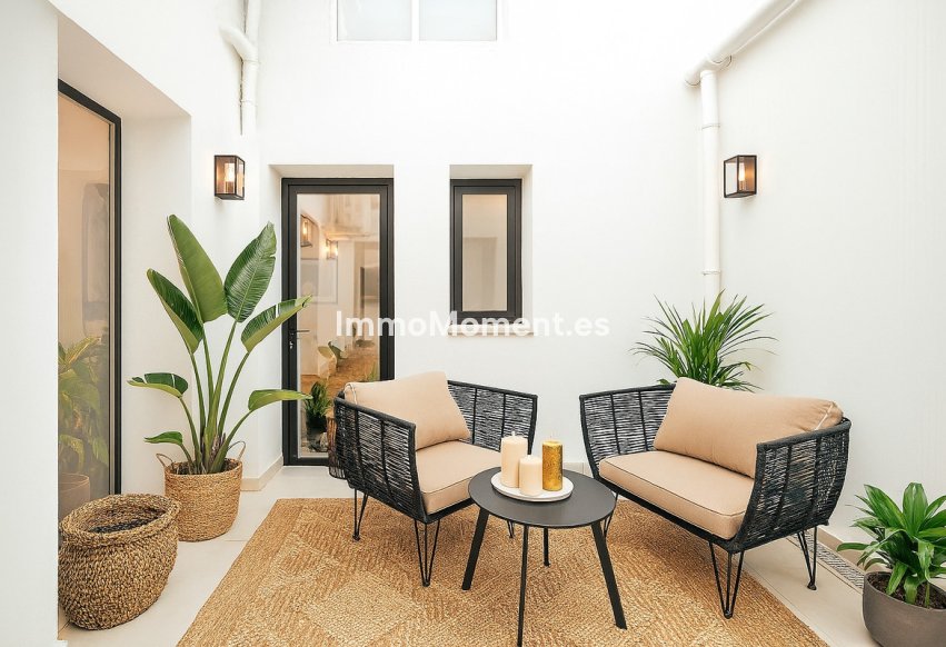 Resale - Apartment - Estepona - Estepona Centro