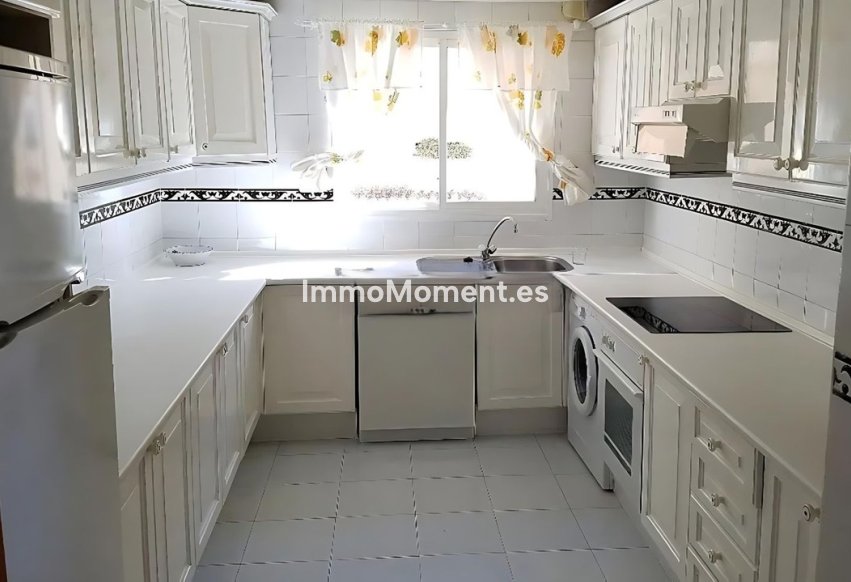 Resale - Apartment - Estepona - Estepona Centro