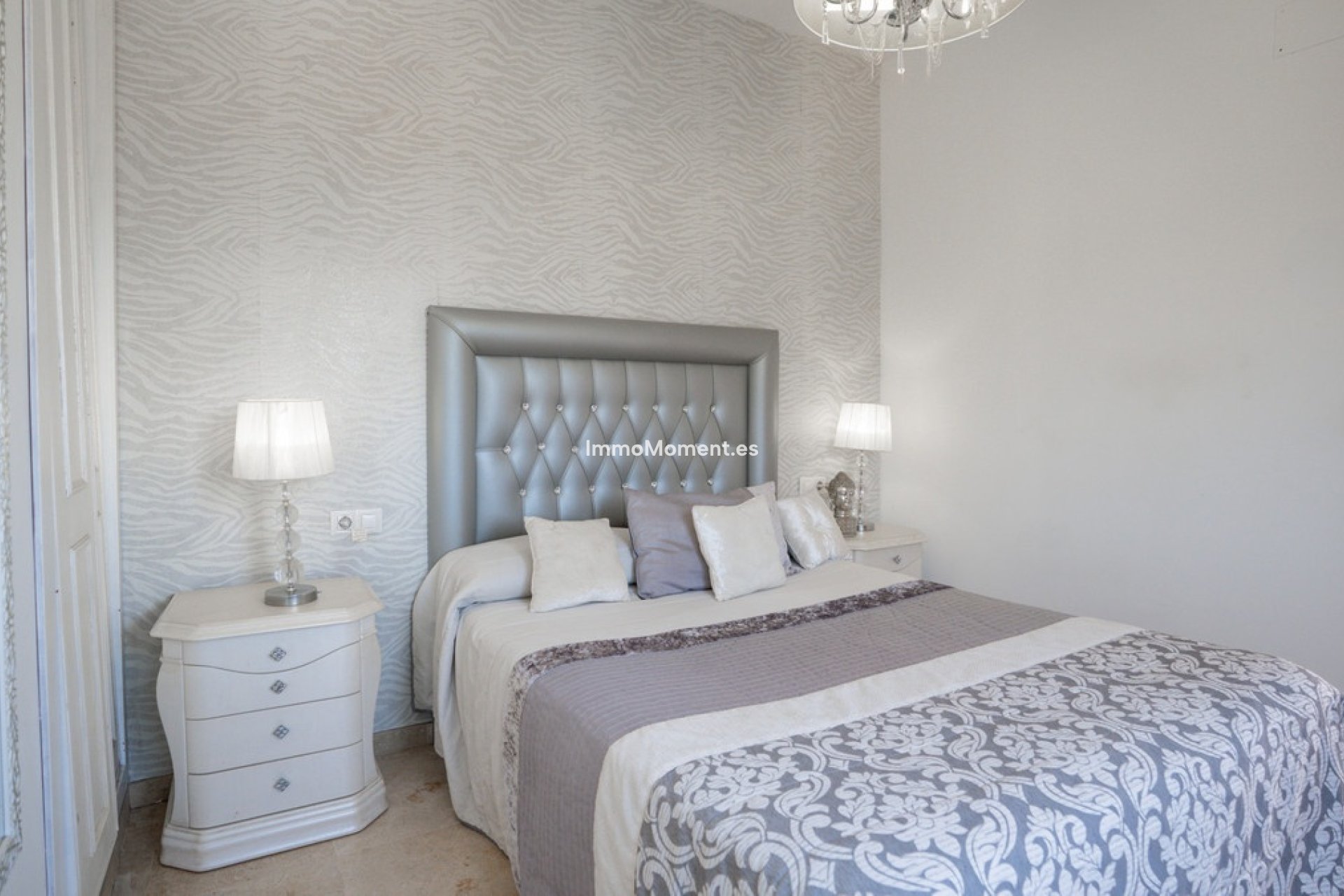 Resale - Apartment - Estepona - Estepona Centro