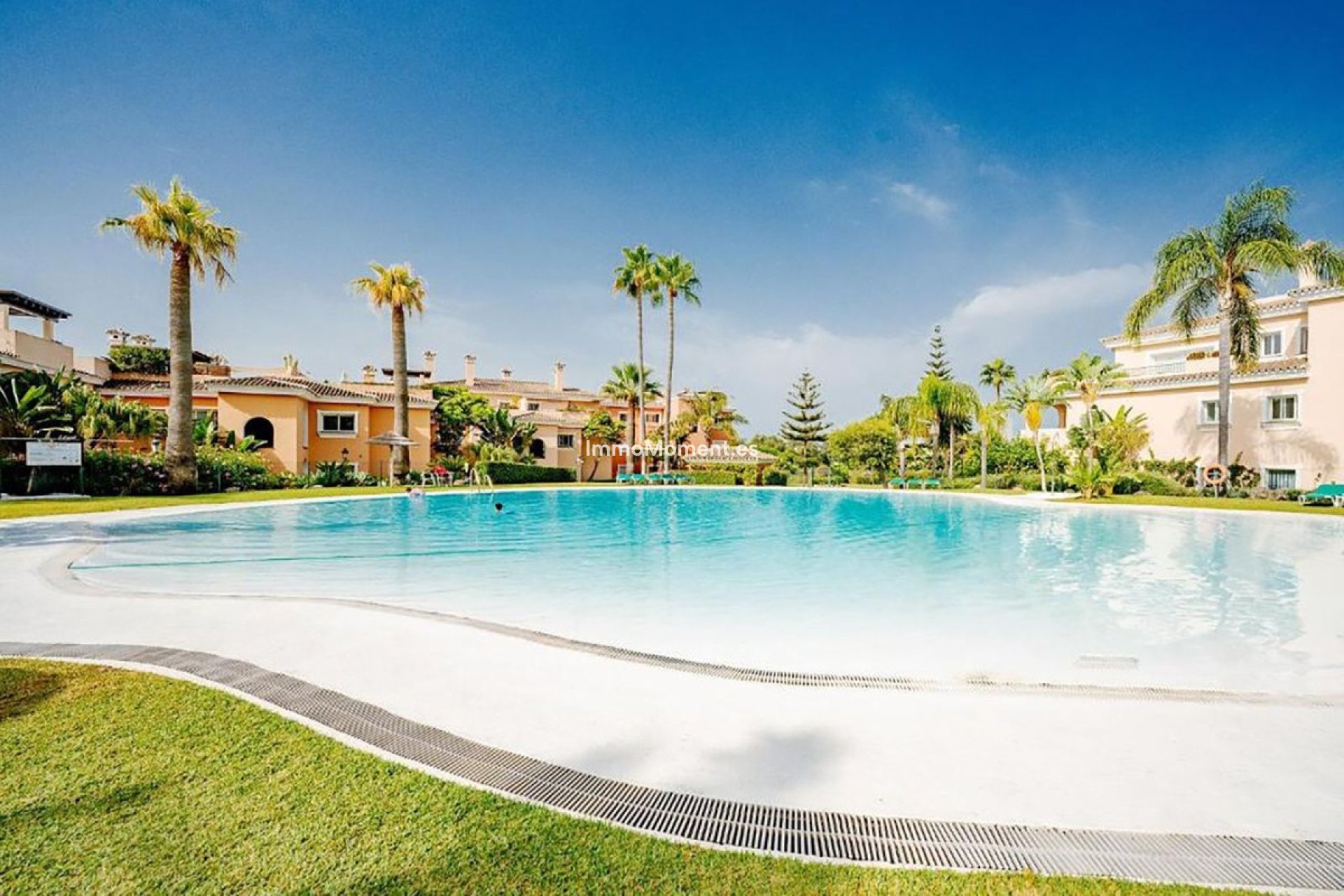 Resale - Apartment - Estepona - Estepona Centro