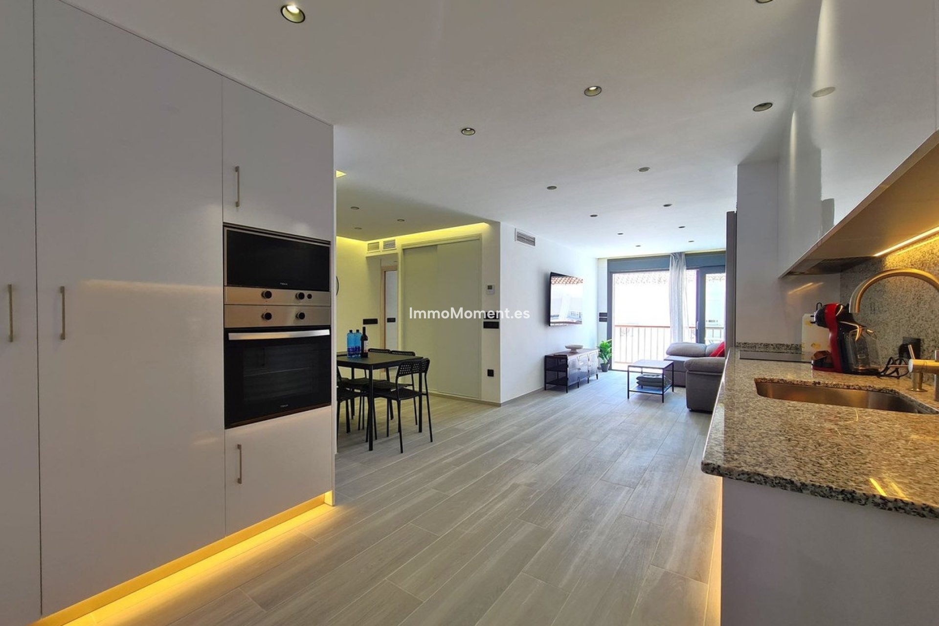 Resale - Apartment - Estepona - Estepona Centro