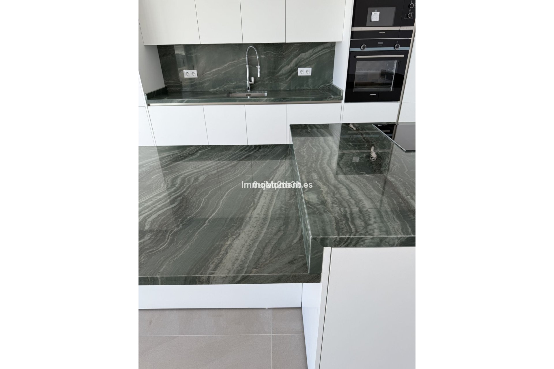 Resale - Apartment - Estepona - Estepona Centro