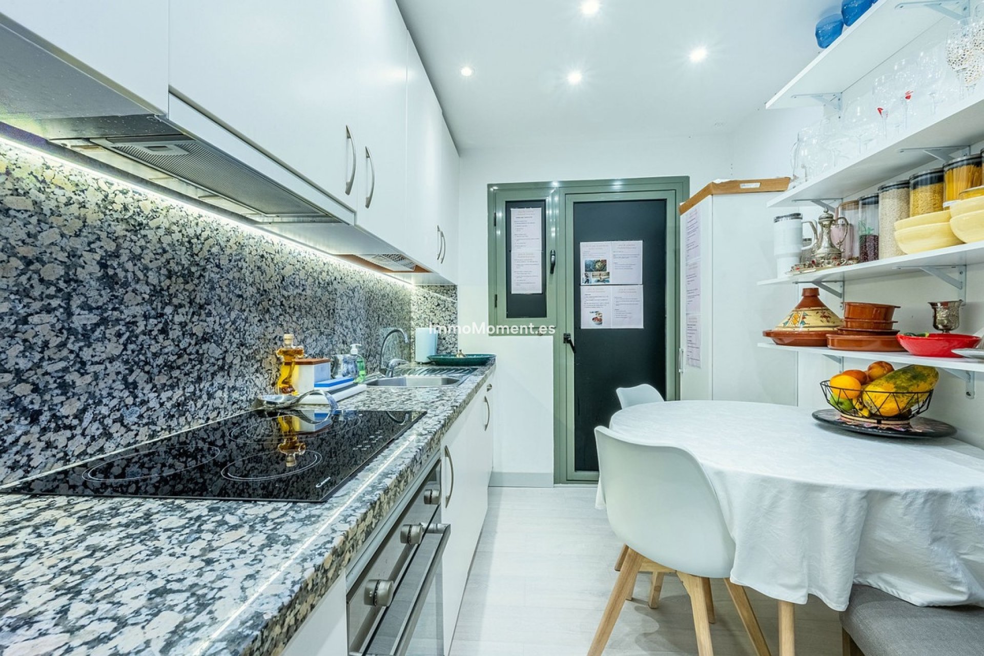 Resale - Apartment - Estepona - Estepona Centro