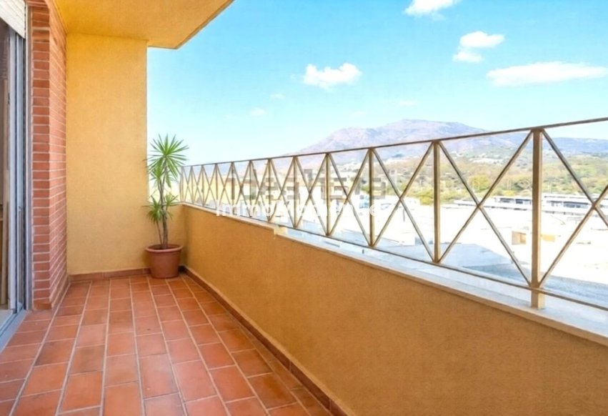 Resale - Apartment - Estepona - Estepona Centro