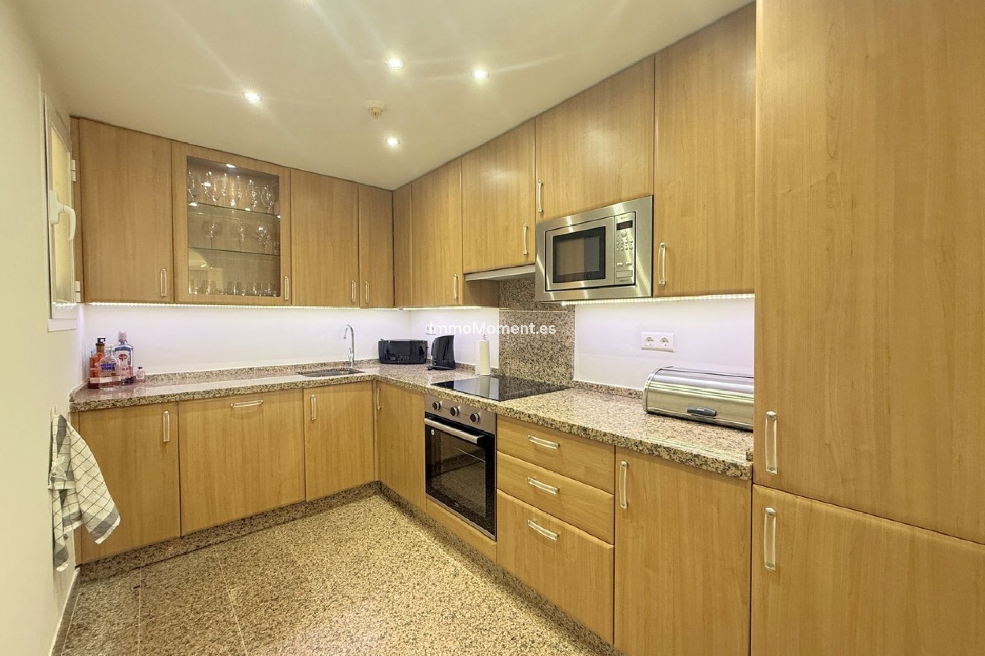 Resale - Apartment - Estepona - Estepona Centro