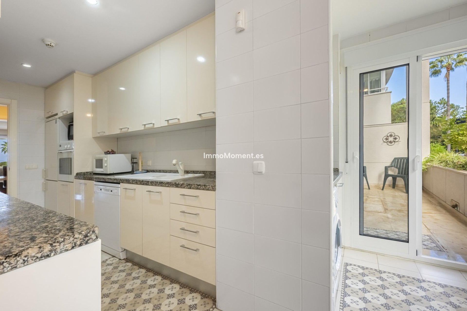 Resale - Apartment - Estepona - Estepona Centro