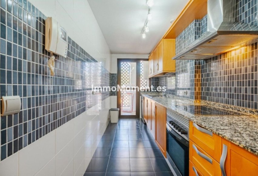 Resale - Apartment - Estepona - Estepona Centro