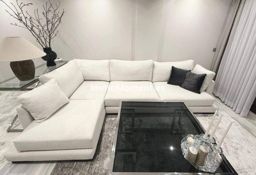 Resale - Apartment - Estepona - Selwo