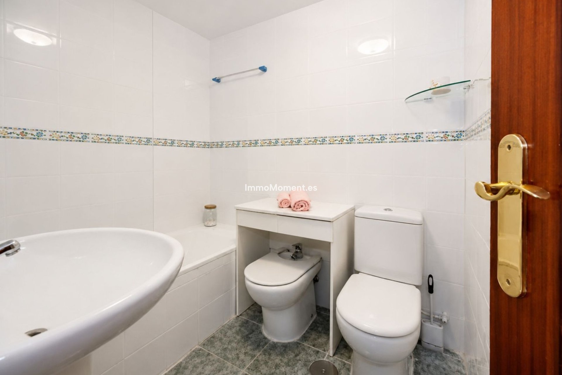 Resale - Apartment - Estepona - Selwo