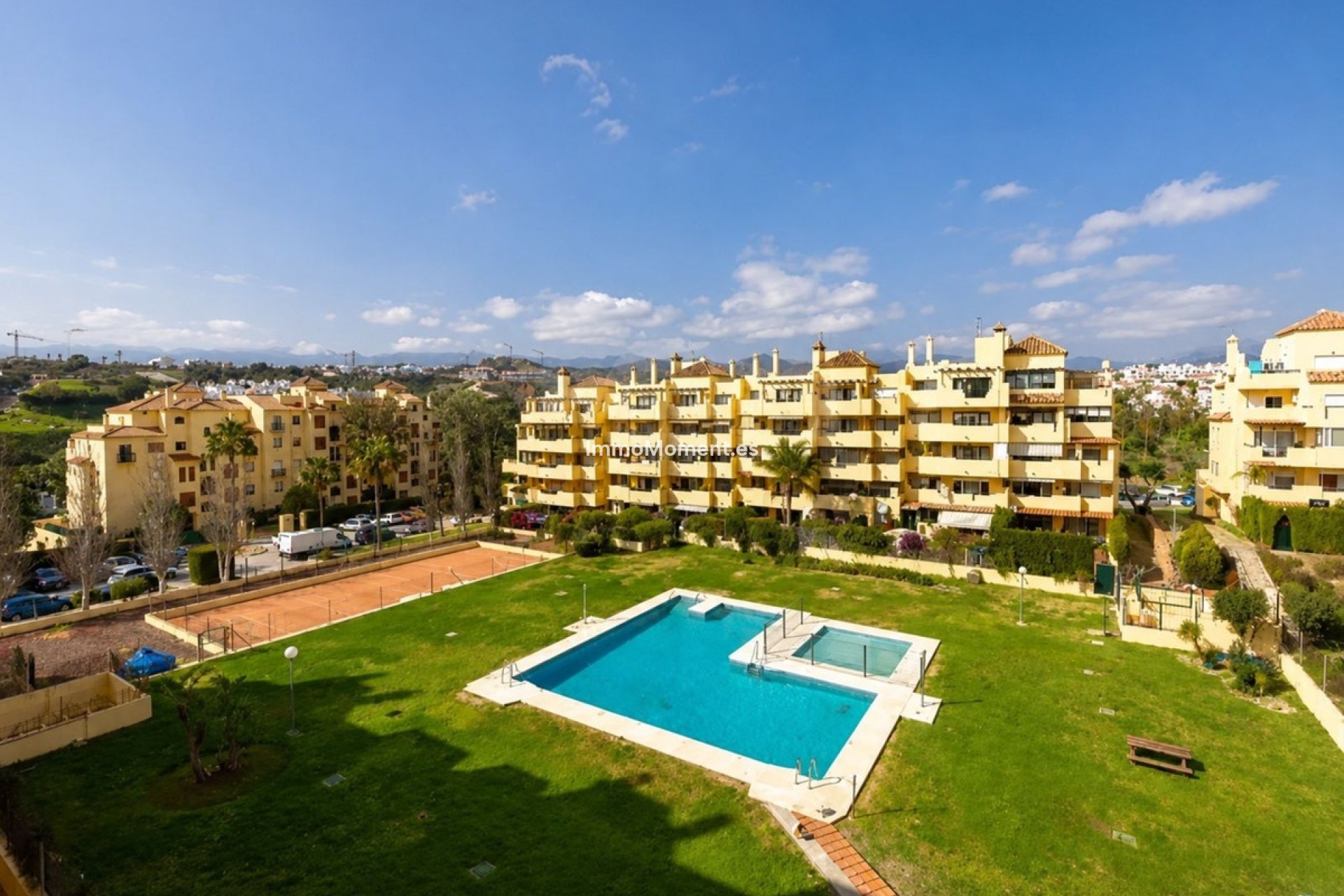 Resale - Apartment - Estepona - Selwo