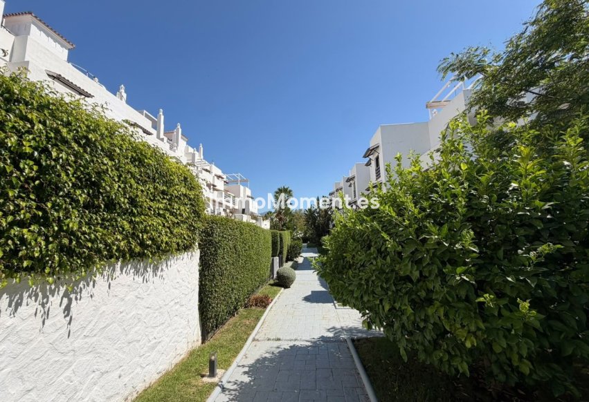 Resale - Apartment - Estepona - Selwo