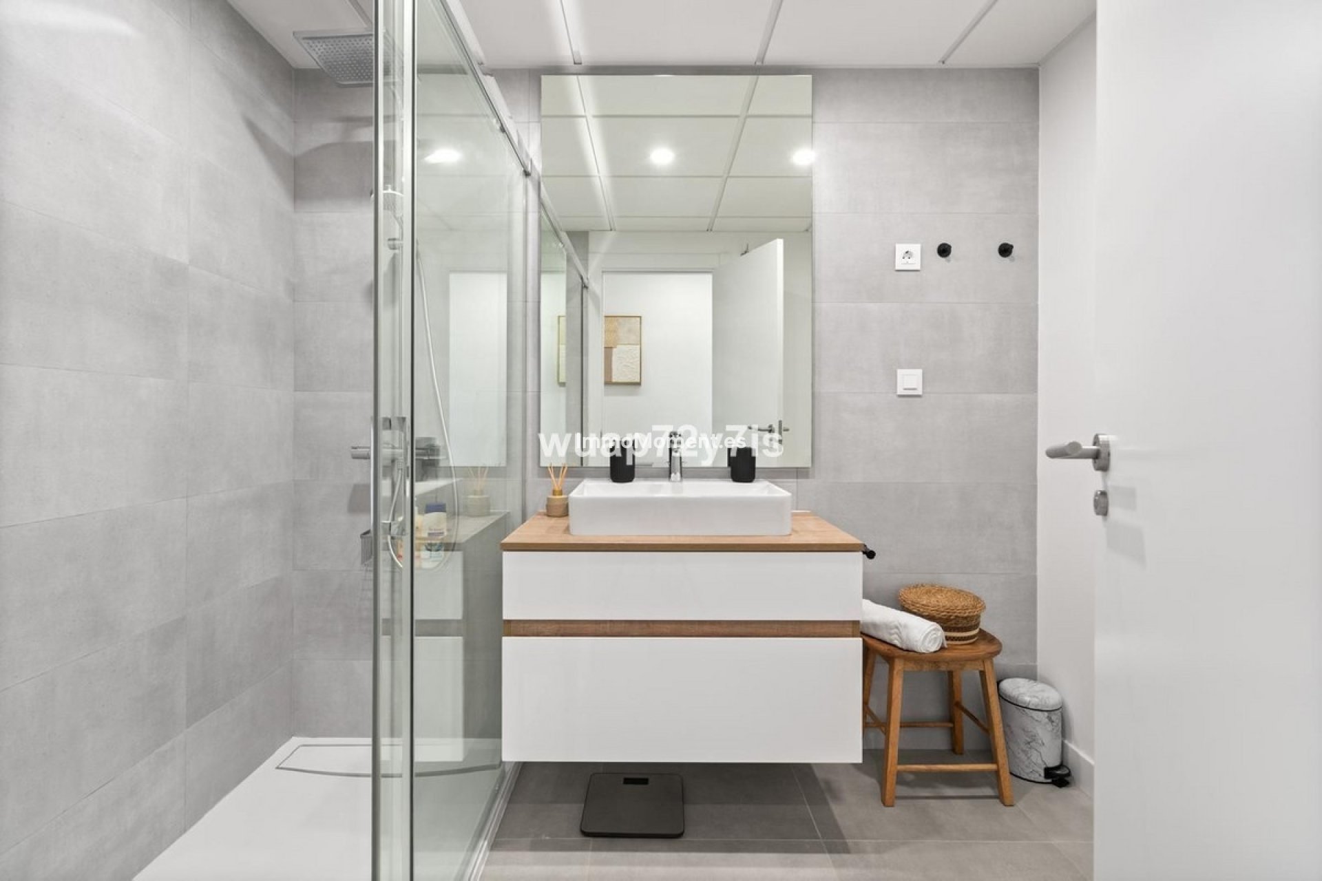 Resale - Apartment - Estepona - Selwo