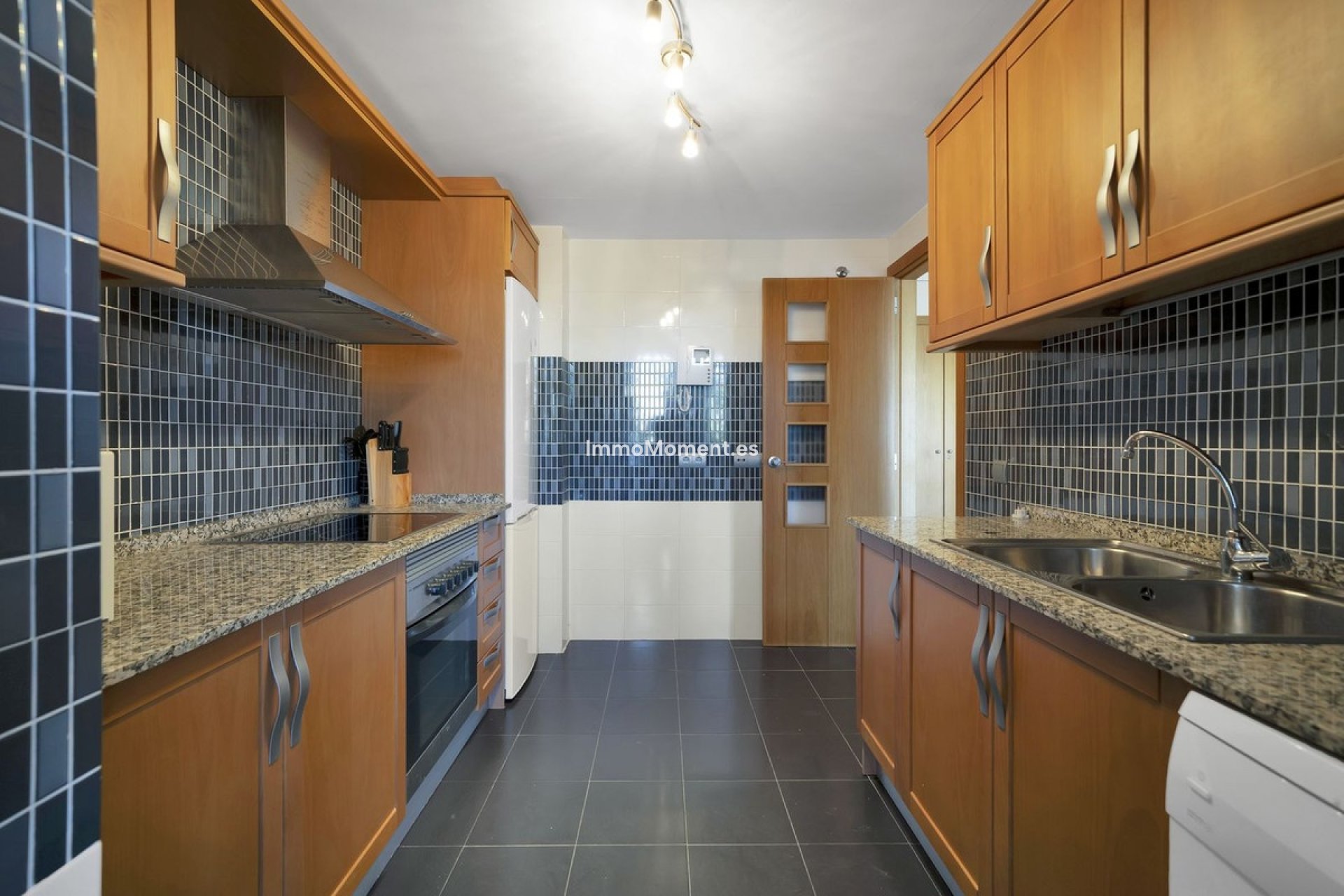 Resale - Apartment - Estepona - Selwo