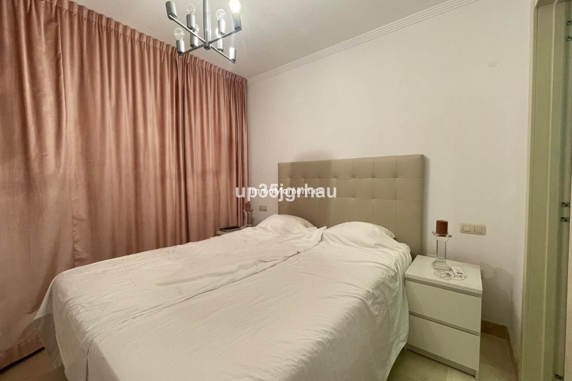 Resale - Apartment - Estepona - Selwo