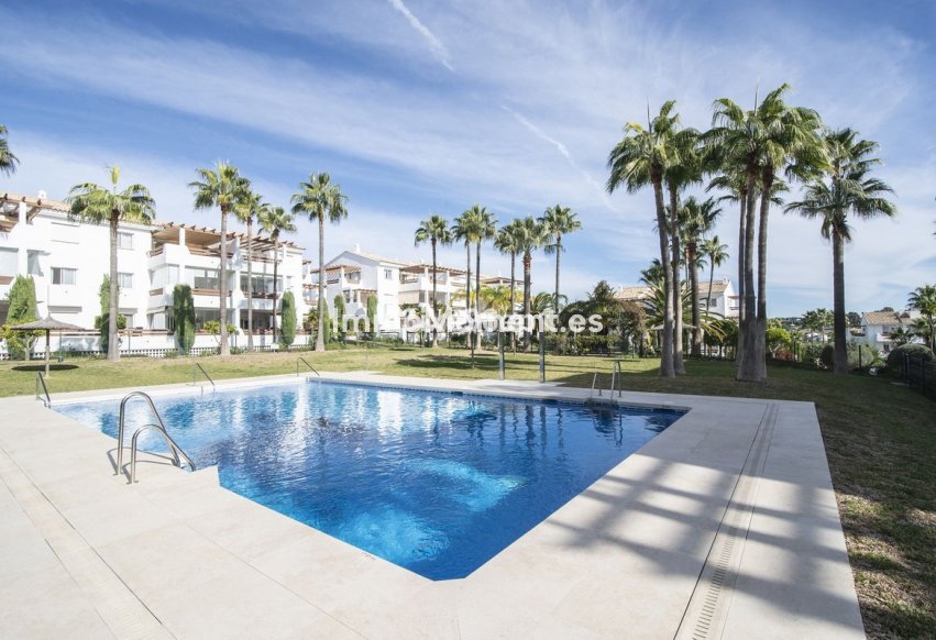 Resale - Apartment - Estepona - Selwo