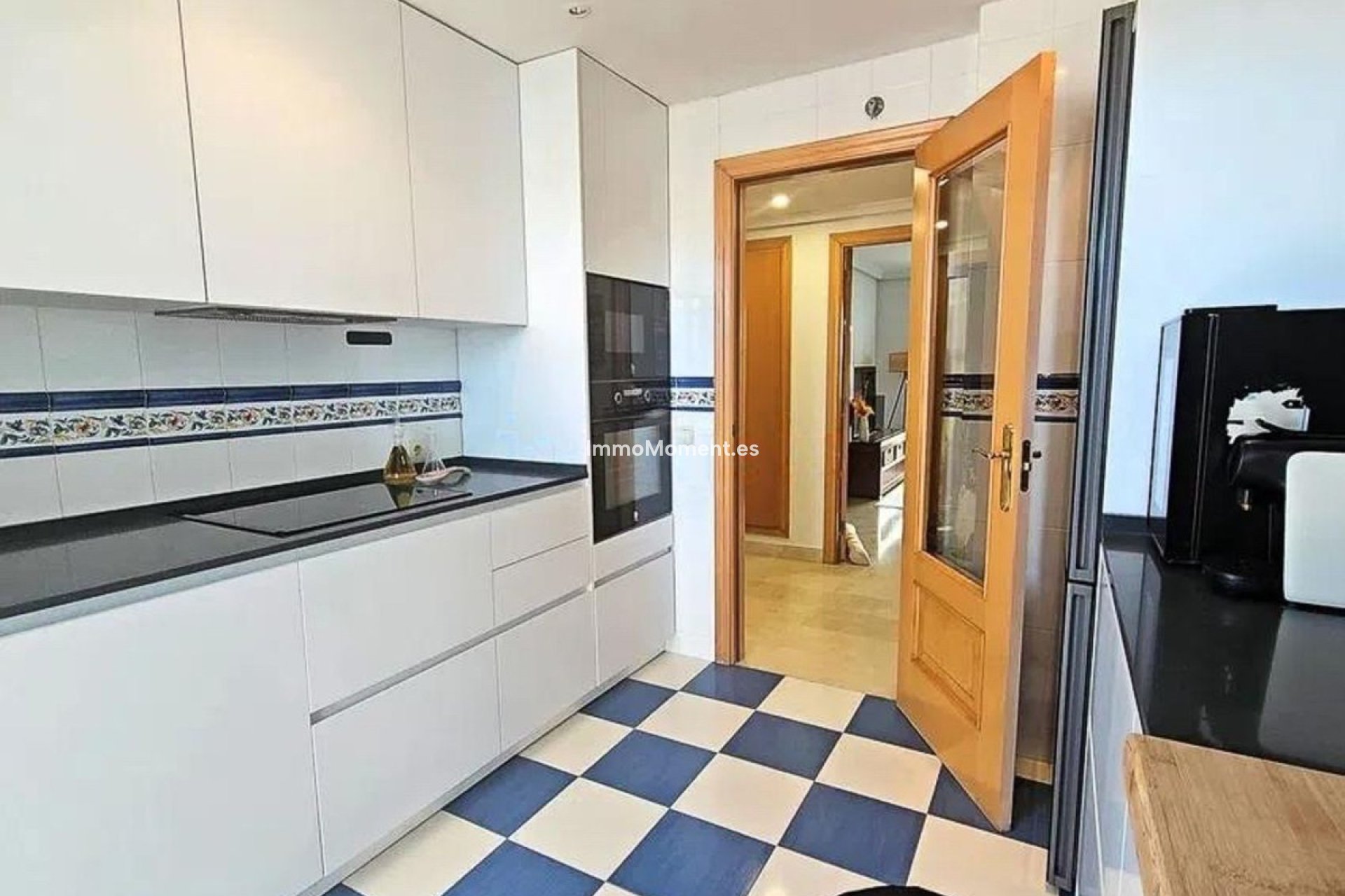 Resale - Apartment - Estepona - Selwo